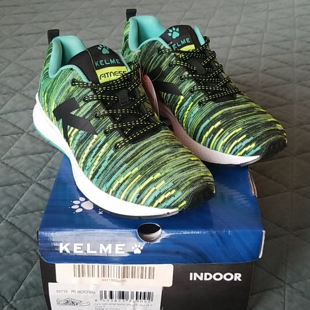 NWT Kelme indoor shoes